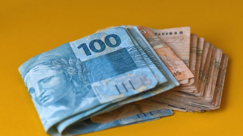 Endividamento das famílias cai de 47,7% em abril para 47,5% em maio, afirma BC