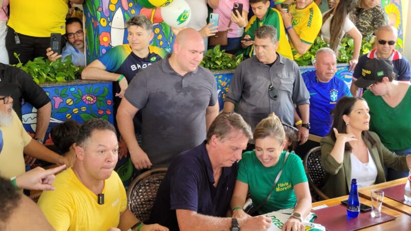 “Abílio tem tudo para fazer Cuiabá melhor”, diz Bolsonaro para 10 mil pessoas em ato na capital