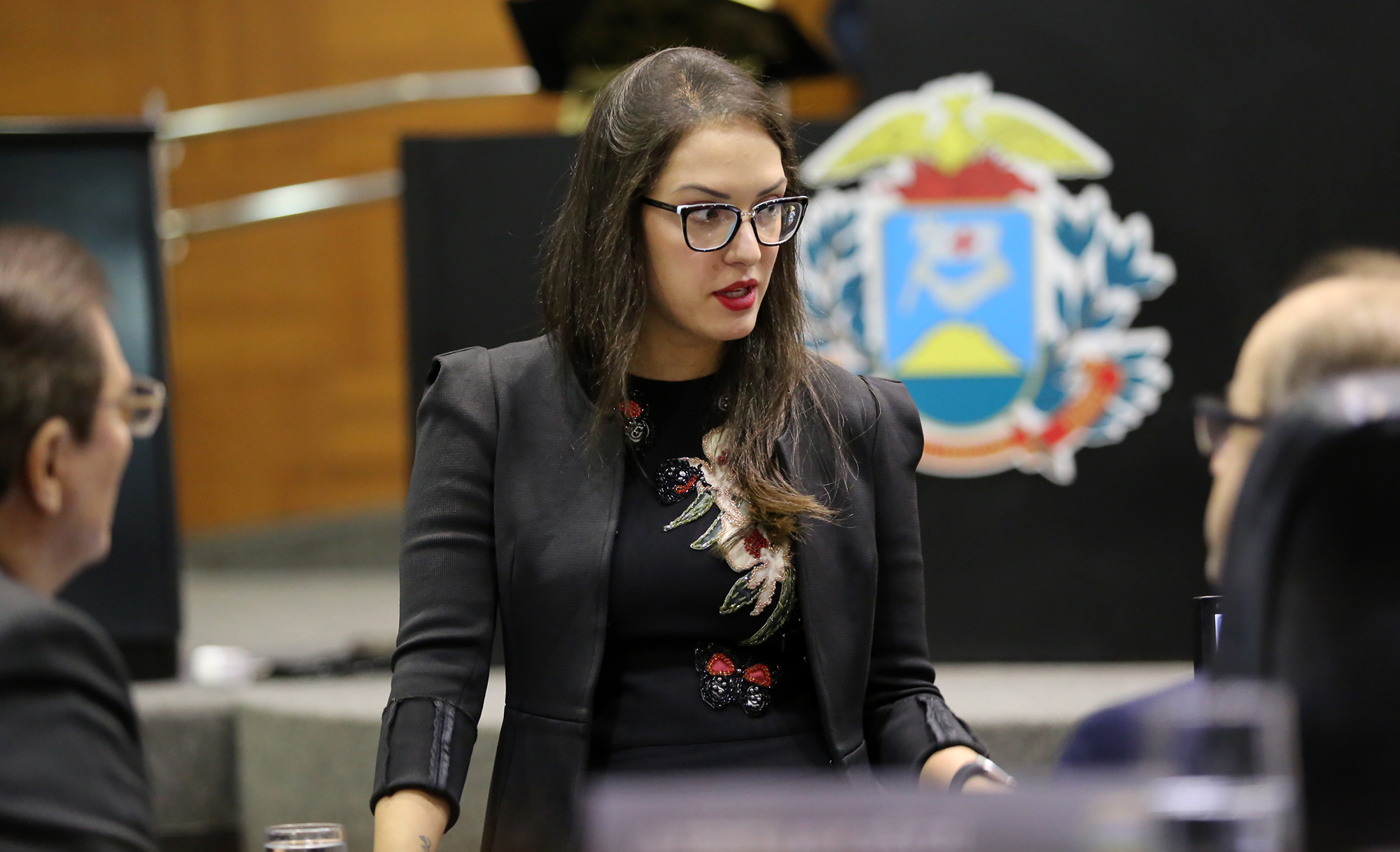 Após cobrança, deputada cita Botelho, PT e PL, e que não há espaço para nova candidatura em Cuiabá