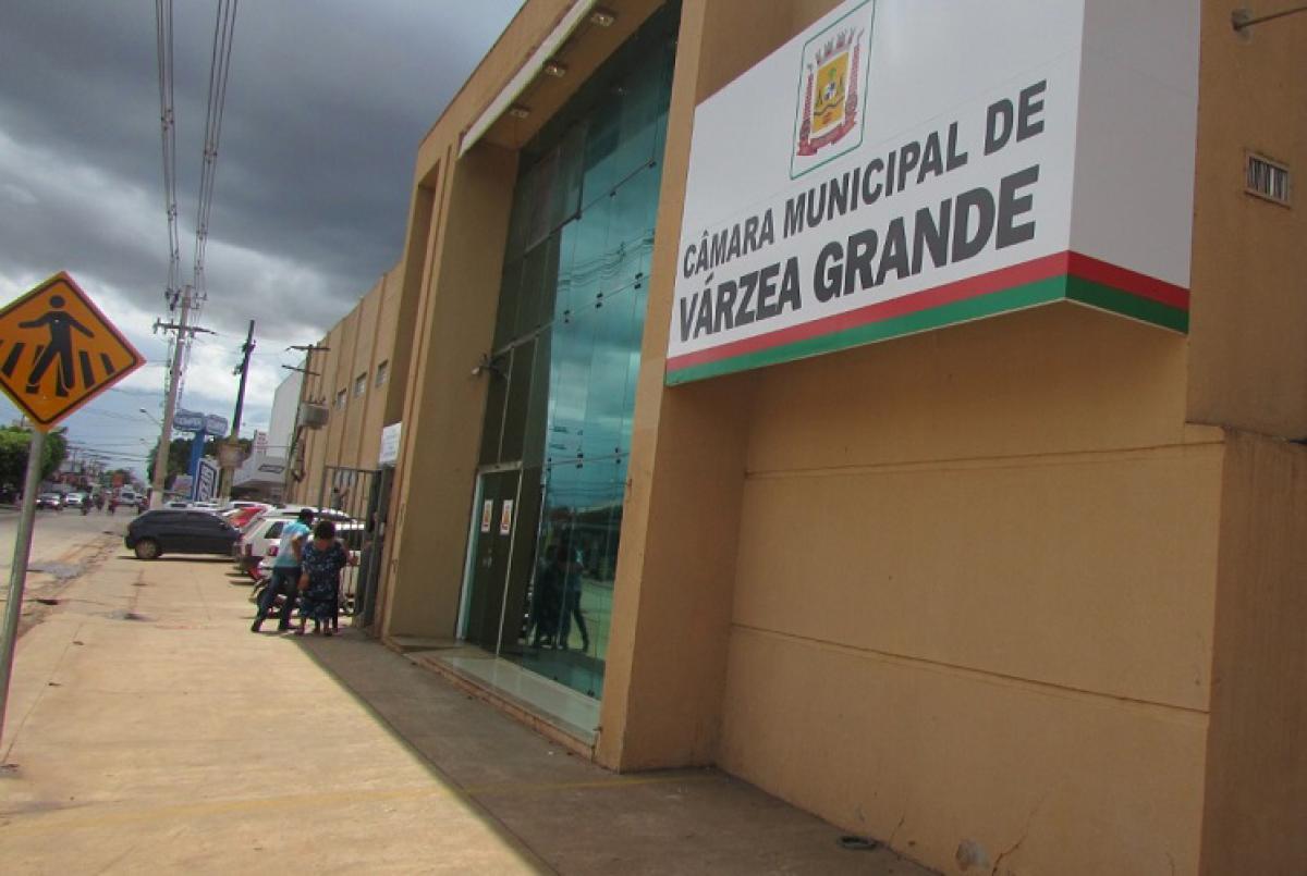 Aumento de 80% e VI de R$ 9 mil: o supersalário de R$ 27 mil dos vereadores de Várzea Grande