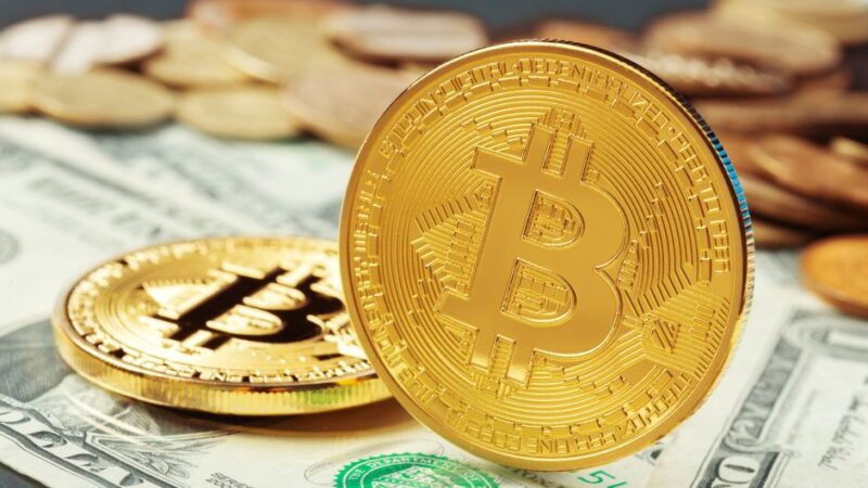 Bitcoin sobe com mercado à espera de discurso de Trump em conferência cripto