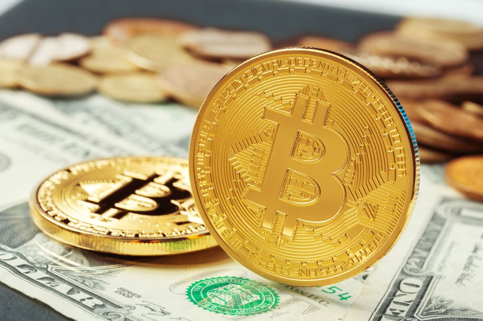 Bitcoin sobe com mercado à espera de discurso de Trump em conferência cripto