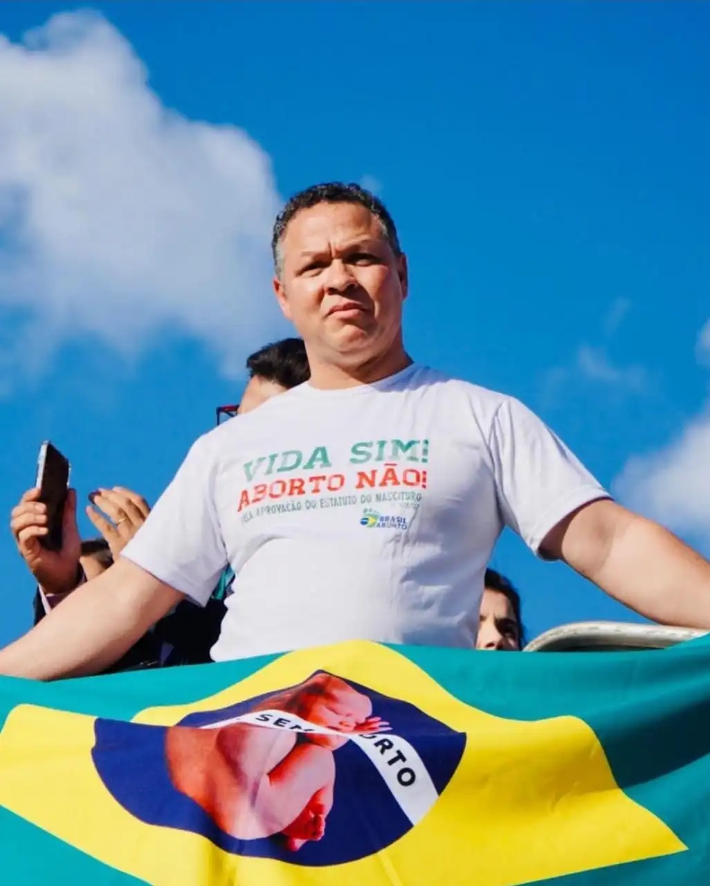 Deputado Cláudio Ferreira apresenta moção em apoio a proibição de aborto por assistolia fetal