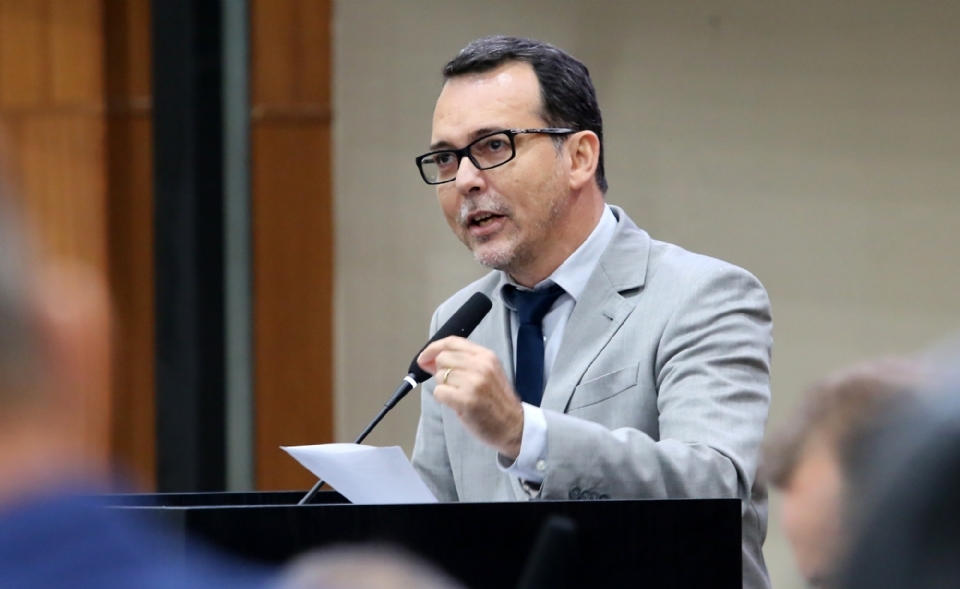Deputado questiona governo sobre financiamento a suspeito de desmatamento químico no Pantanal