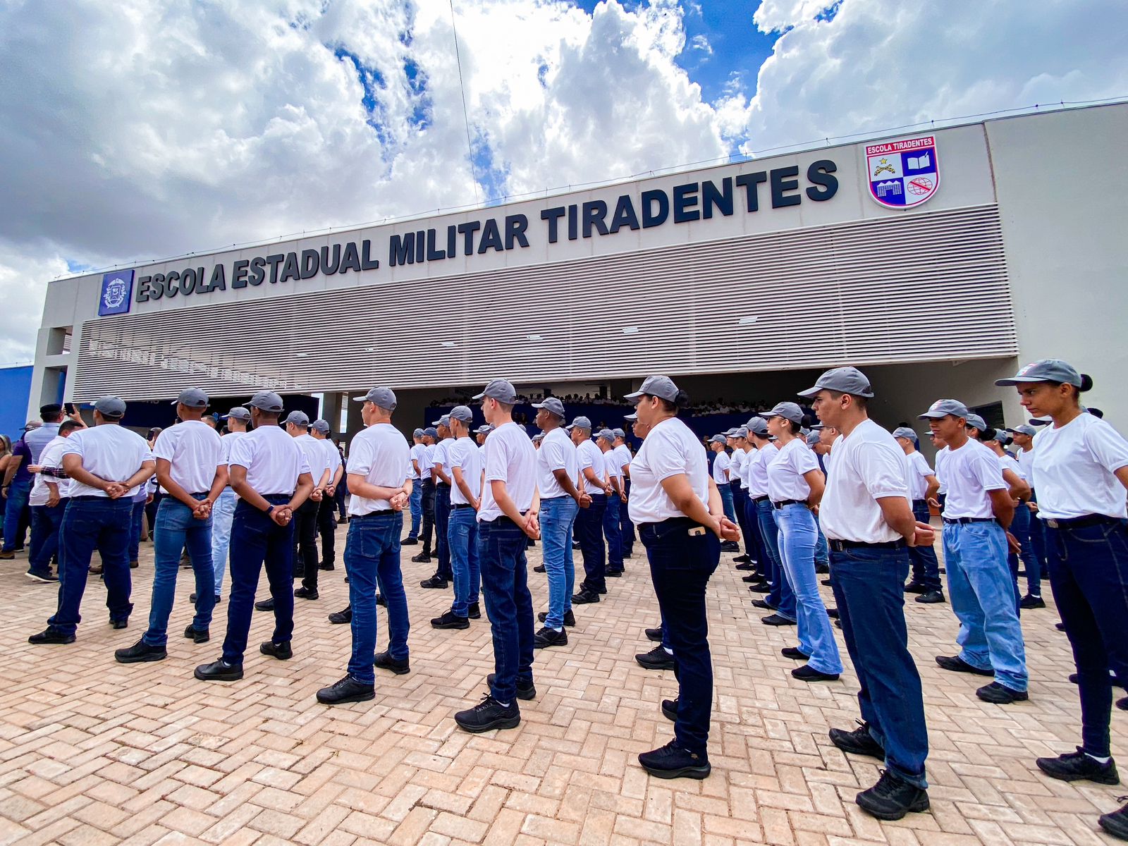 Justiça manda arquivar ação de vereadora que buscava barrar criação de escolas militares
