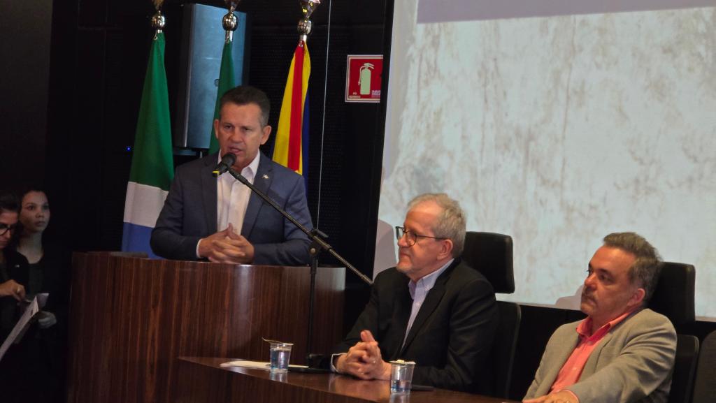 Mauro Mendes anuncia uso de inteligência artificial para evitar desmatamento químico em áreas de MT