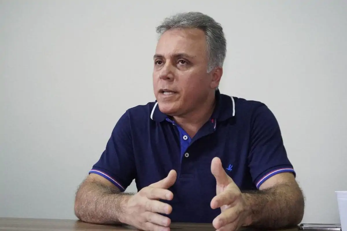 Pré-candidato acusa adversários de não terem propostas e de defenderem interesses financeiros