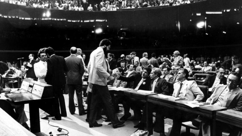 Sessão especial no Senado homenageia 40 anos do movimento Diretas Já