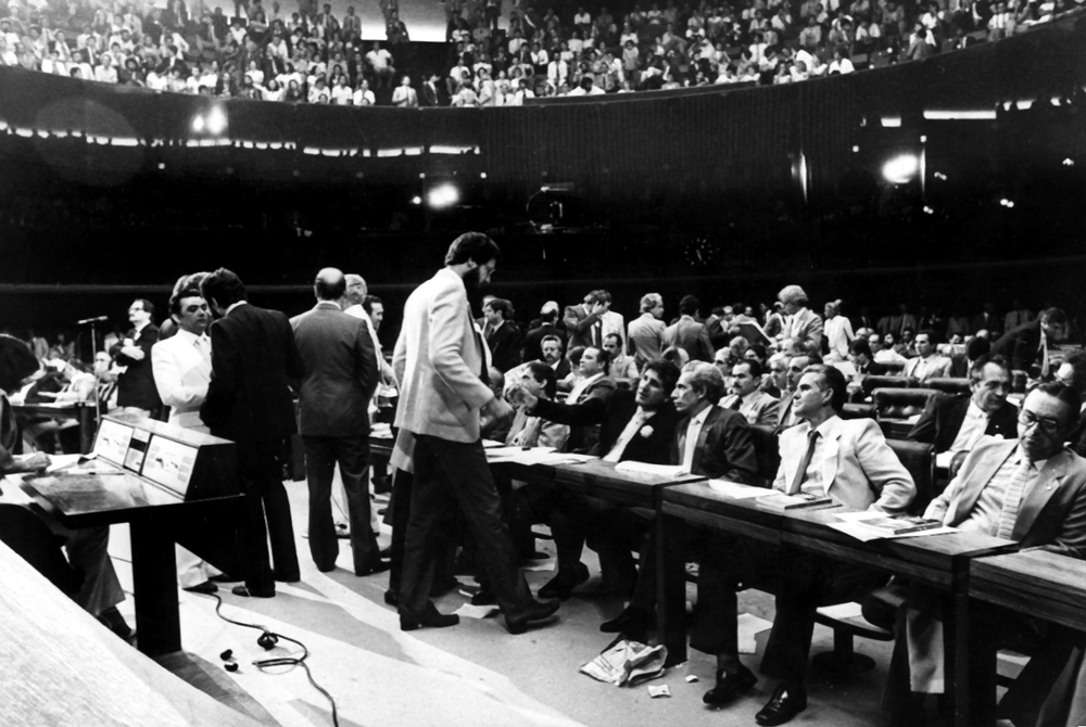 Sessão especial no Senado homenageia 40 anos do movimento Diretas Já