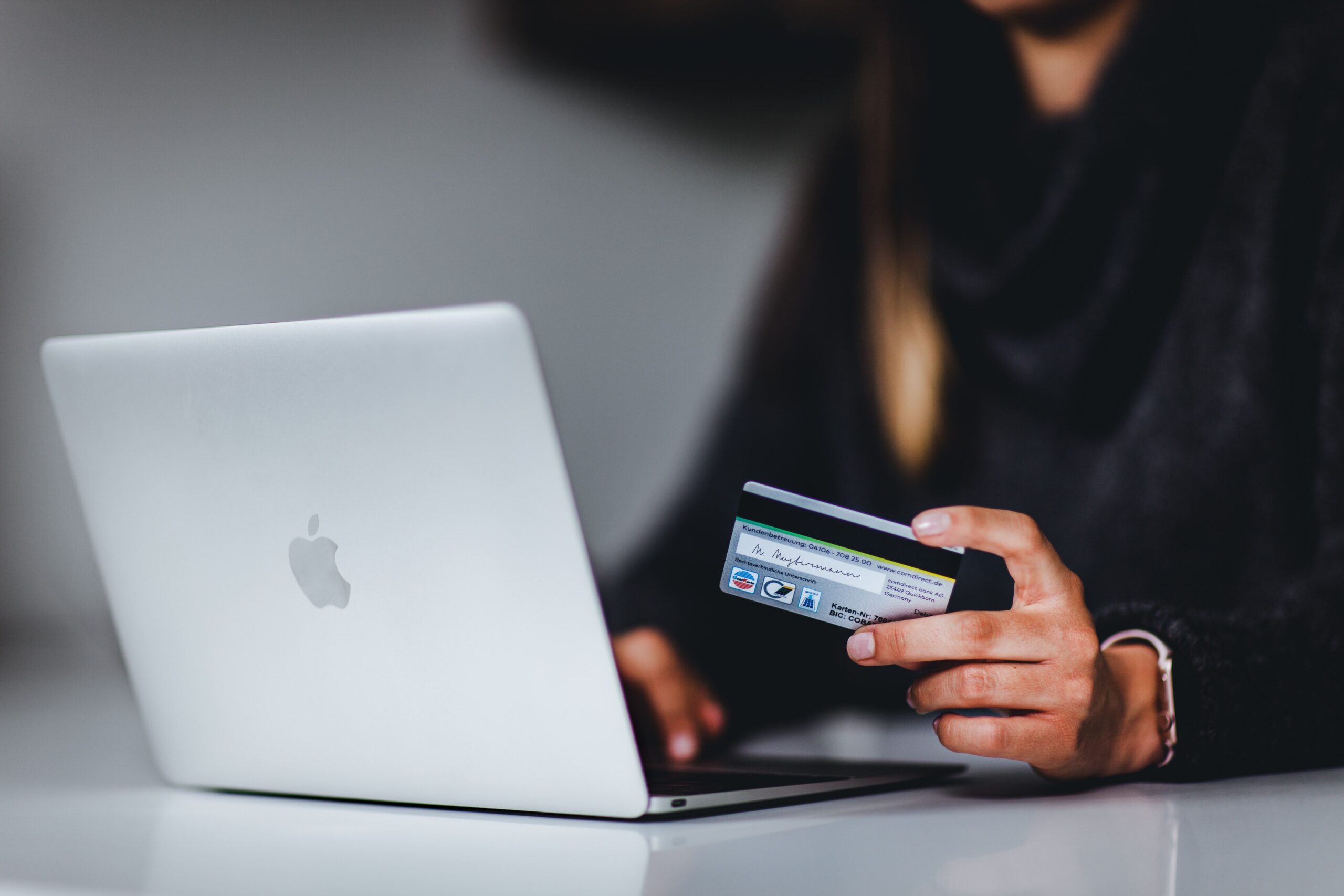 Black Friday: compras on-line possuem legislação diferente, diz diretor do Procon-SP