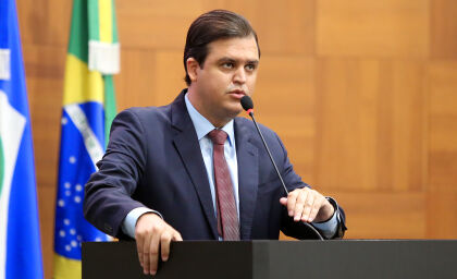 Cláudio faz ataques pessoais por não ter propostas, dispara Thiago Silva