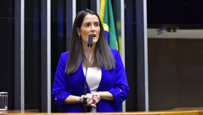 Deputada já respira sem aparelhos, mas segue na UTI sem perspectiva de alta médica