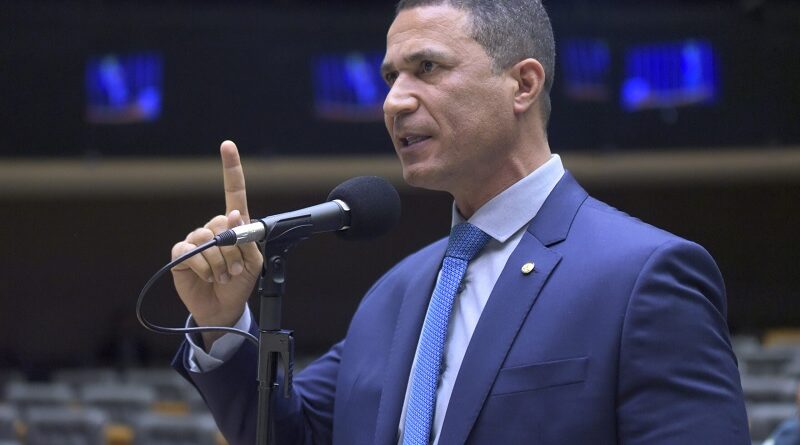 “Se reagir tem que ir pra vala”, afirma Assis sobre caçada a assassino de sargento