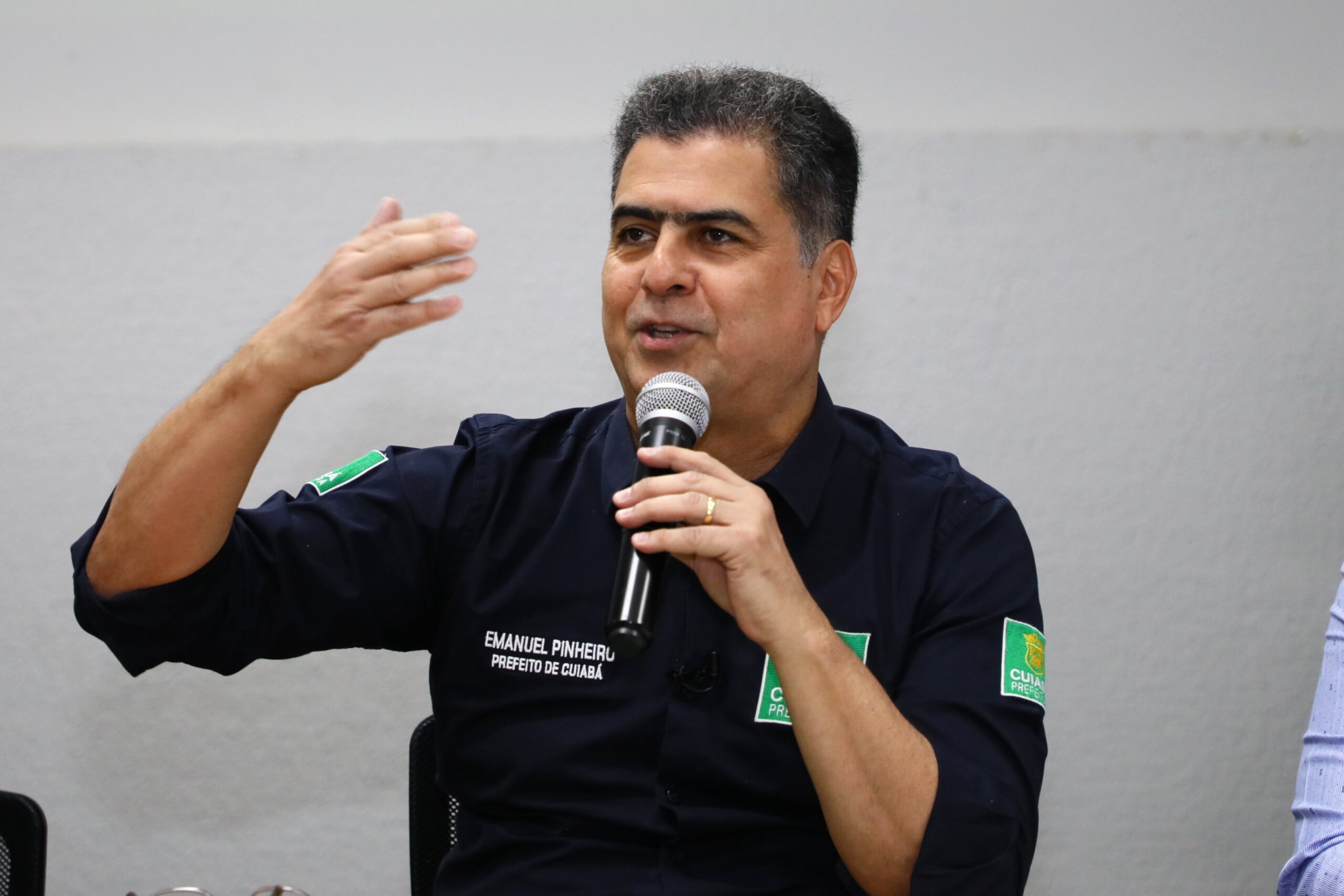 Emanuel lembra que não é investigado e defende apuração: “Nada pode ser jogado para baixo do tapete”
