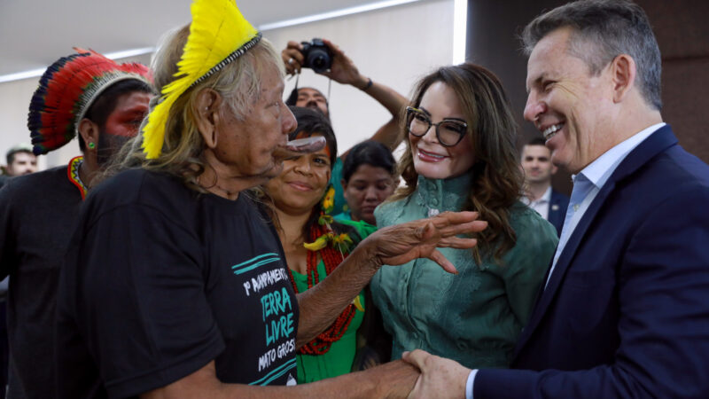 Governador revela encontro com cacique Raoni para tratar de posicionamento contrário à Ferrogrão