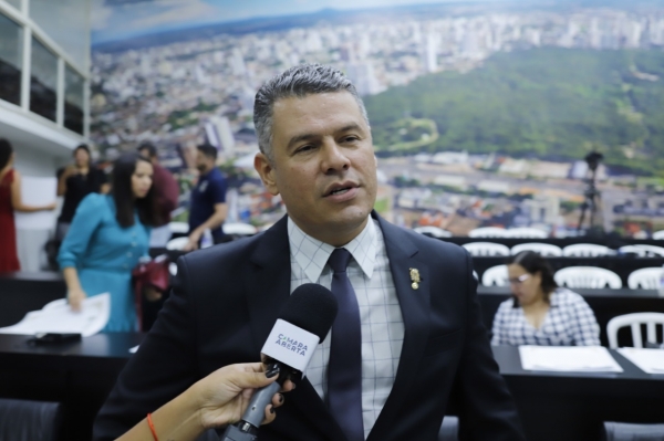 Integrante da oposição, vereador admite derrotas para Emanuel e pontua que ele “vai fazer sucessor”