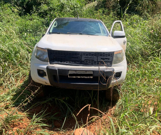 PM recupera caminhonete Ford Ranger e prende suspeitos