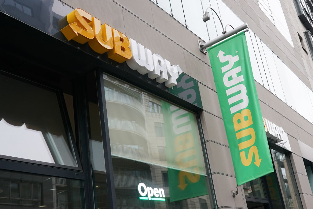Ação acusa Subway de enganar clientes sobre quantidade de carne em seus sanduíches
