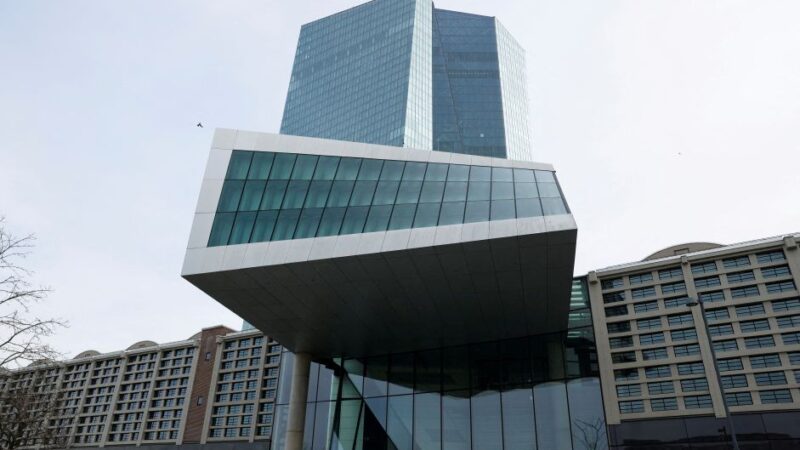 Salários negociados na zona do euro desaceleram no 2º tri ao ritmo mais lento desde 2021