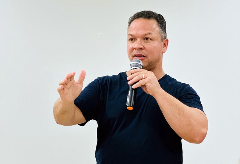 Cláudio Ferreira propõe projeto que cria programa de assistência para profissionais da educação em MT