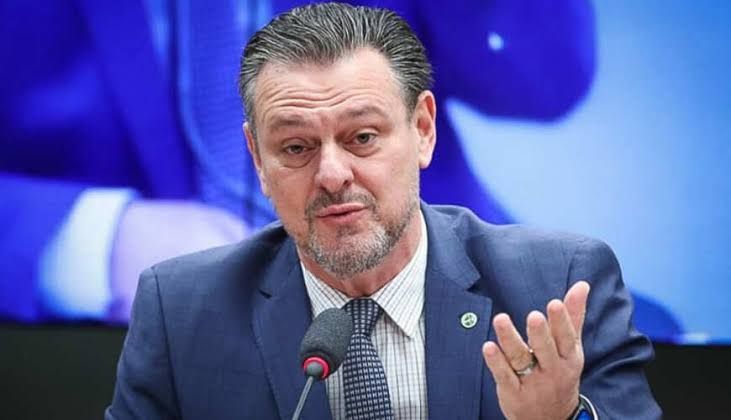 Fávaro terá que dar explicações na Câmara sobre suspeitas em leilão bilionário em ministério