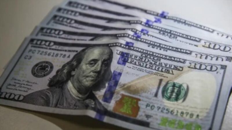 Apesar de tom ameno do Fed, dólar sobe com questões técnicas e alta do iene