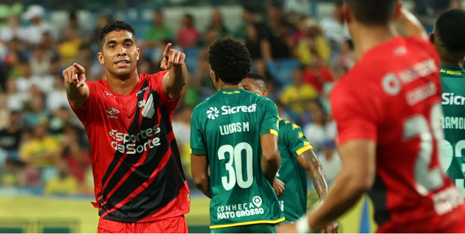 Cuiabá perde para o Athletico-PR e é superado pelo Grêmio no Brasileirão