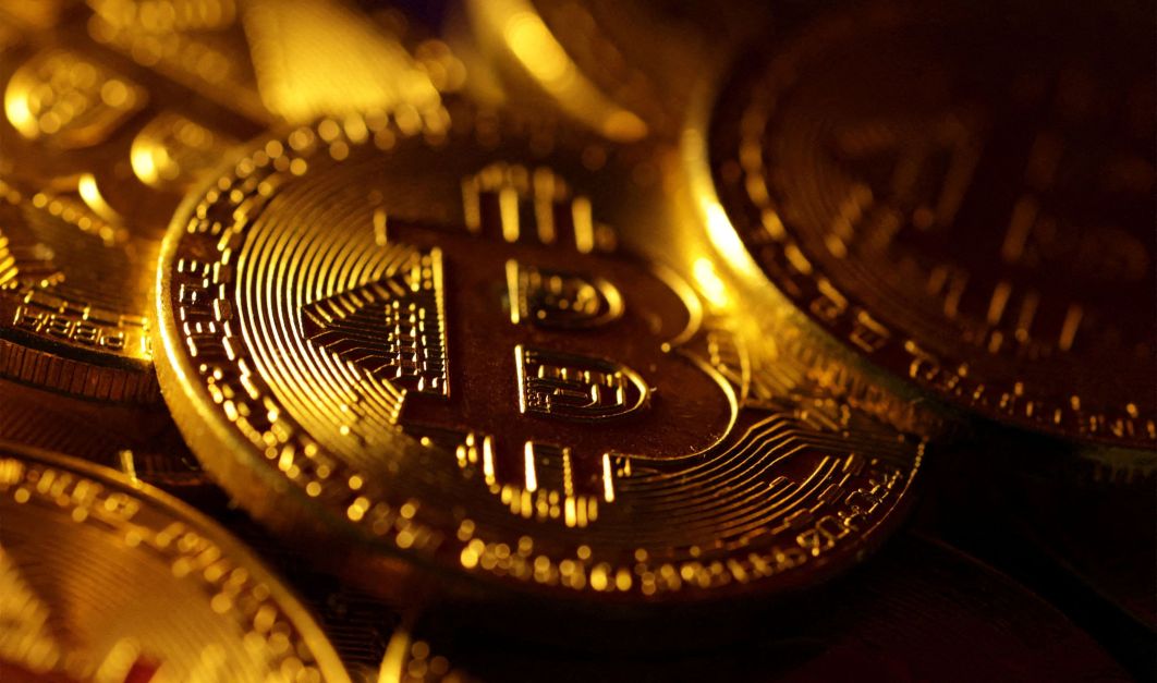 Bitcoin renova recorde e ultrapassa US$ 98 mil com efeito Trump