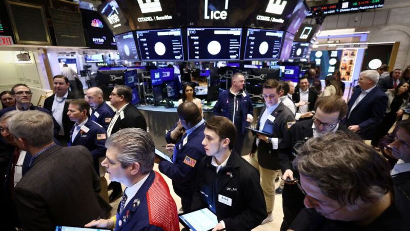 Bolsas em Wall Street sobem após dado de inflação estancar perdas