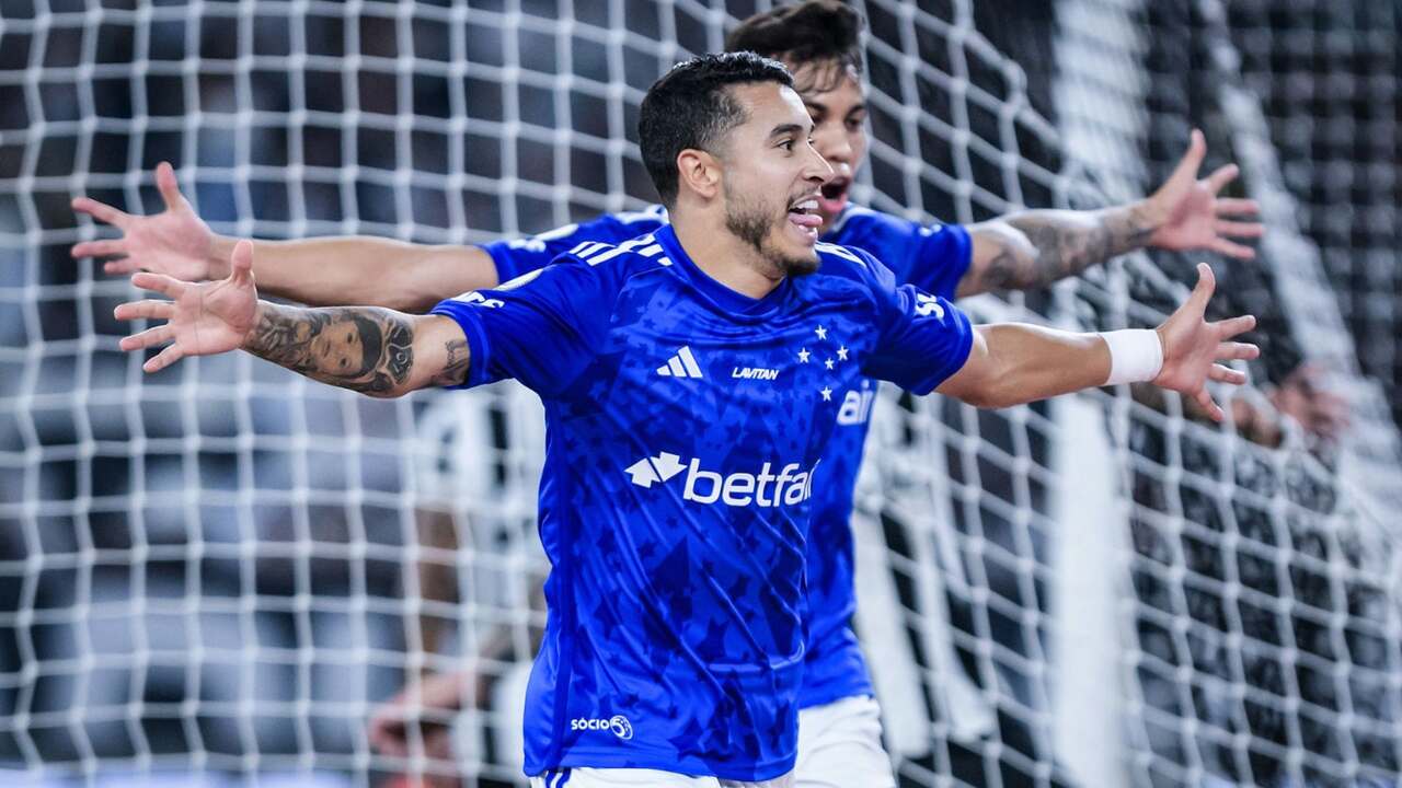 Cássio faz 5 grandes defesas e Cruzeiro derrota o líder Botafogo no Engenhão