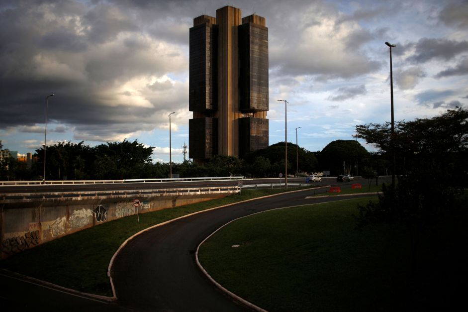 Comunicado do Copom tem tom mais duro e reflete desvalorização do câmbio, analisam economistas