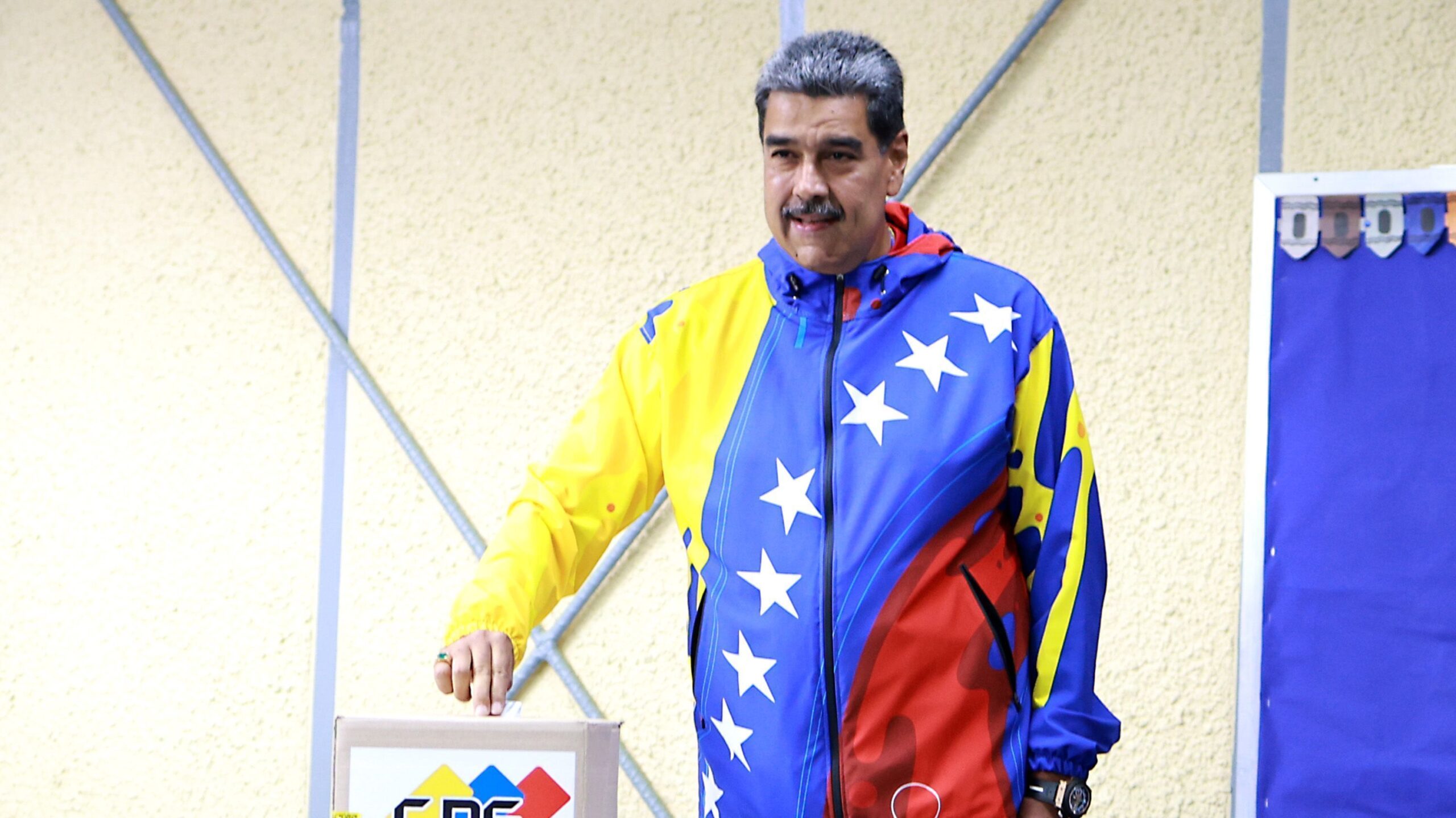 Em 10 anos, economia da Venezuela recua 62% sob Maduro, diz estudo