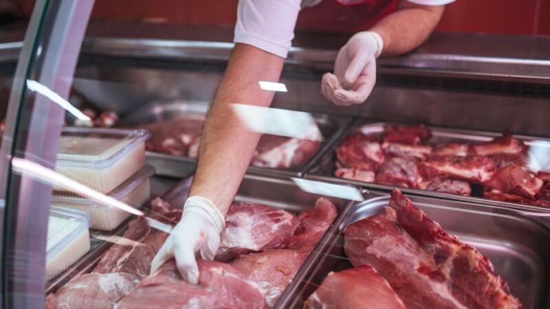IPCA desacelera a 0,39% em novembro; preços das carnes impactam índice, diz IBGE