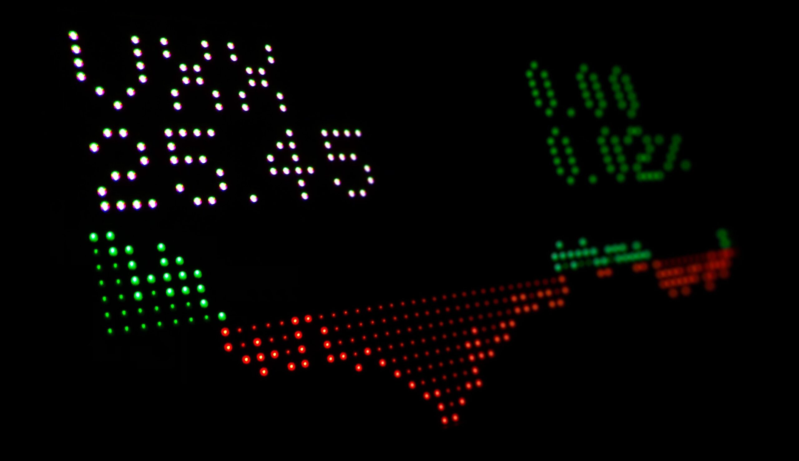 Dólar sobe na contramão do exterior após IPCA-15; Ibovespa tem leve avanço