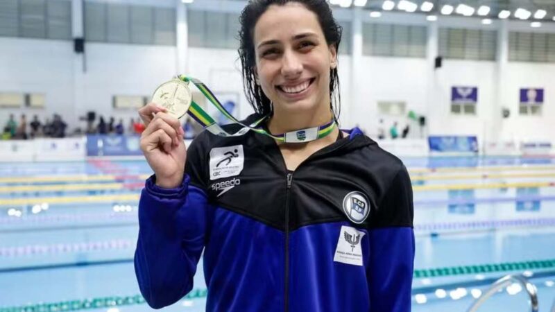 Nadadora brasileira é expulsa de Paris-2024 por deixar Vila Olímpica à noite sem autorização