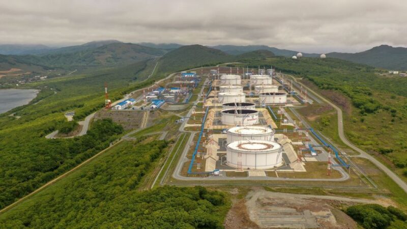 Petróleo cai 2% com Israel buscando evitar conflito maior no Oriente Médio