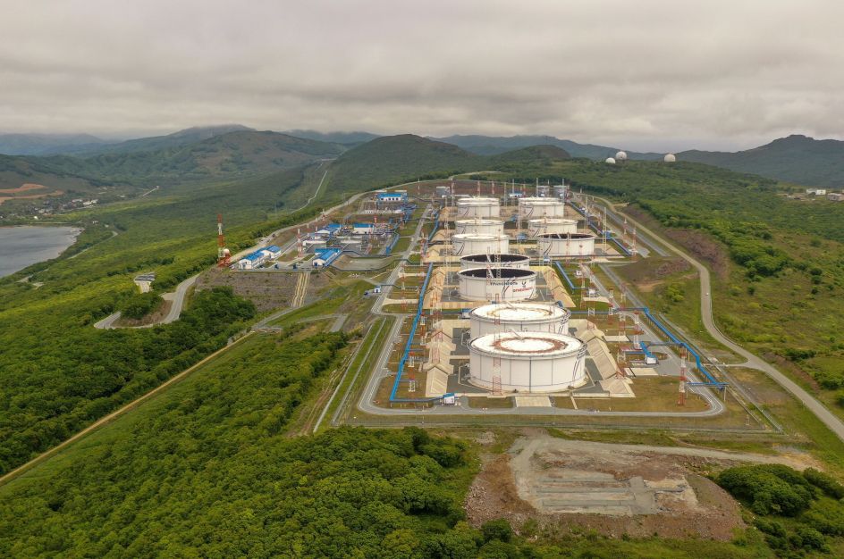 Petróleo cai 2% com Israel buscando evitar conflito maior no Oriente Médio