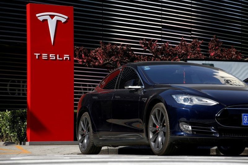 Tesla faz recall de mais de 1,8 milhão de veículos nos EUA por problema em software no capô