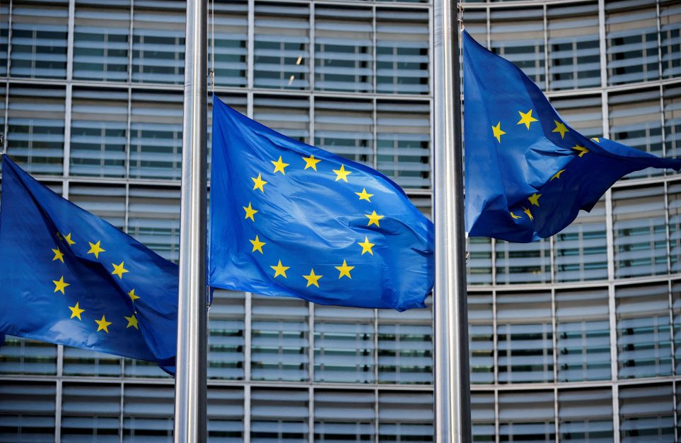 Índice de confiança do consumidor na zona do euro cai a -14,5 em dezembro