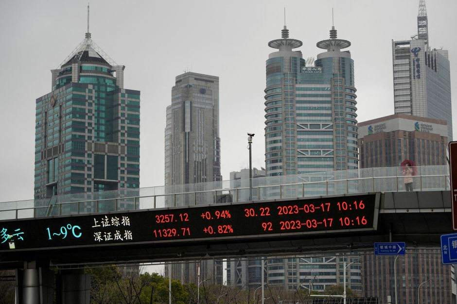 Ações chinesas tem alta com busca por ativos seguros em meio a fragilidade regional