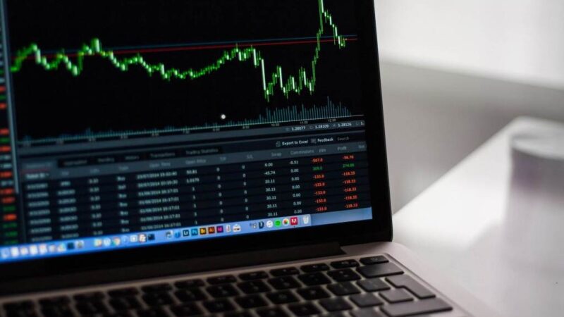 Alvo da PF, grupo com informações privilegiadas no mercado financeiro tinha lucro em 94% das operações