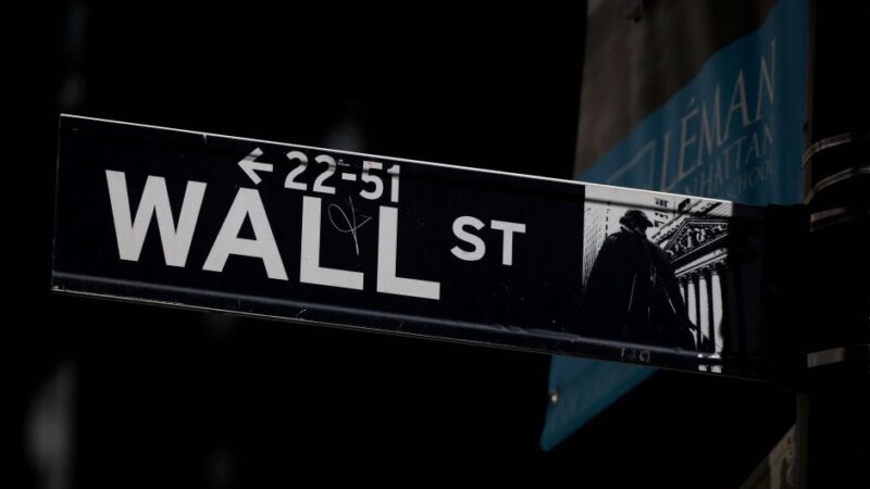 Bolsas em NY fecham em alta após dados da inflação reforçarem apostas de corte nos juros nos EUA