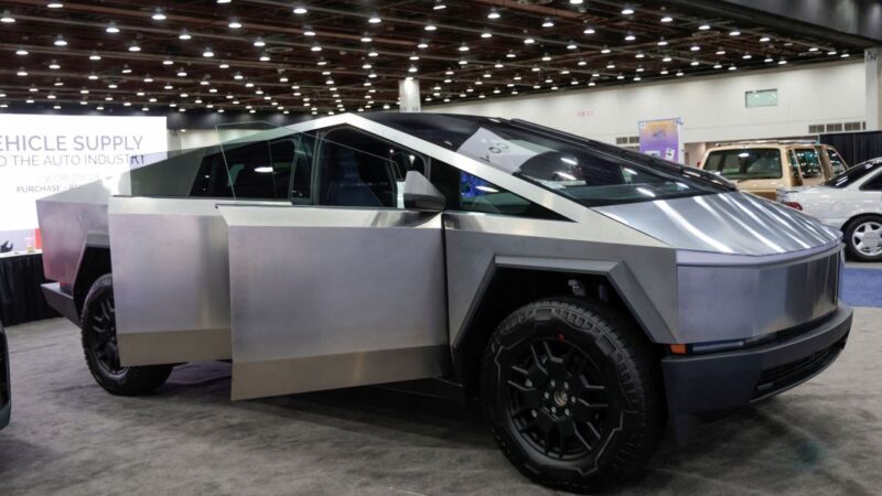 Cybertruck: o mistério de quem compra “Tesla estranho“ de até US$ 100 mil para deixá-lo estacionado
