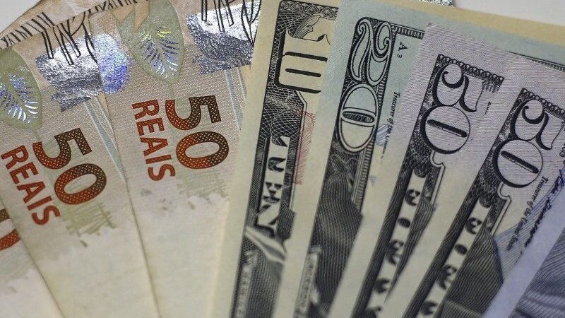 Dólar abre próximo da estabilidade com novos dados de inflação nos EUA em foco