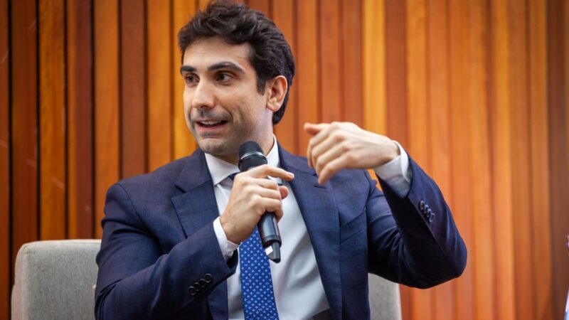 Galípolo diz que BC não está “encurralado” e que “posição difícil“ é inflação fora da meta
