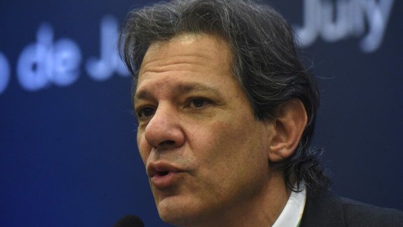 Haddad diz que sugeriu a Lula indicação do presidente do BC em agosto ou setembro após conversa com Campos Neto