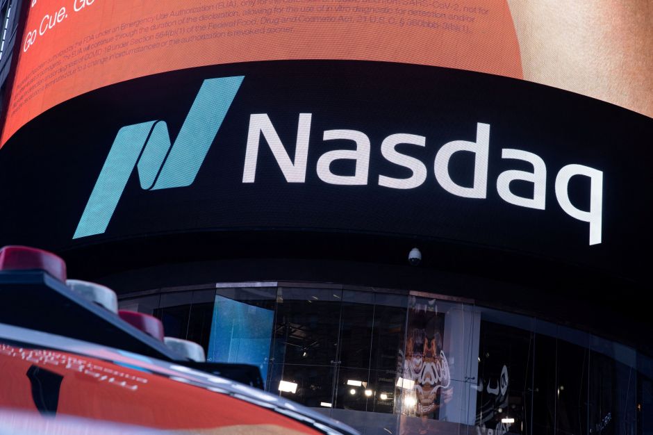 Nasdaq recua 10% ante recorde em movimento de correção