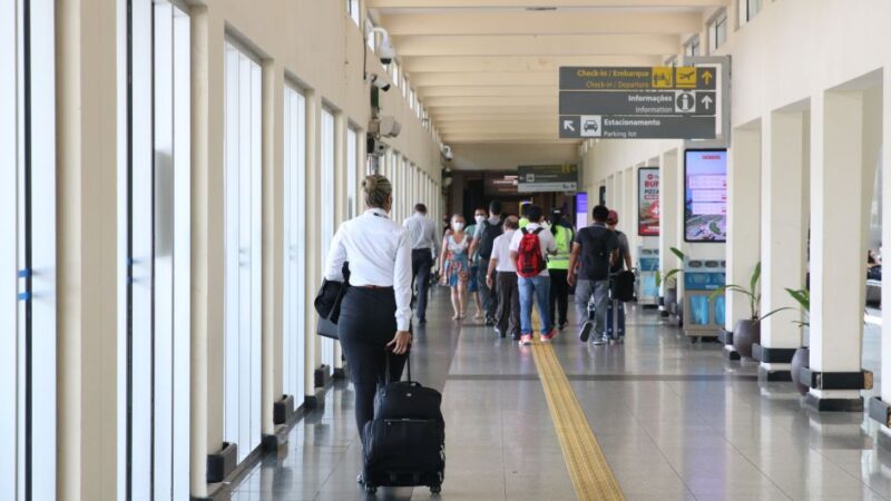Quase 80% dos brasileiros com tendência a viajar não costumam resgatar milhas, mostra pesquisa