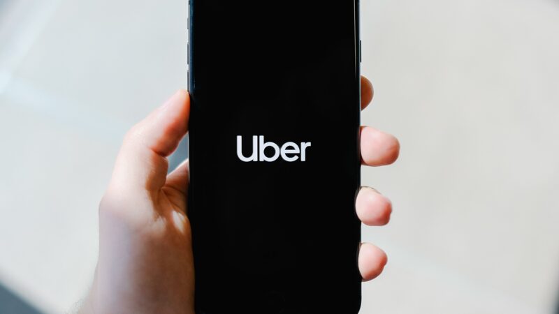 Uber e BYD firmam parceria global em veículos elétricos
