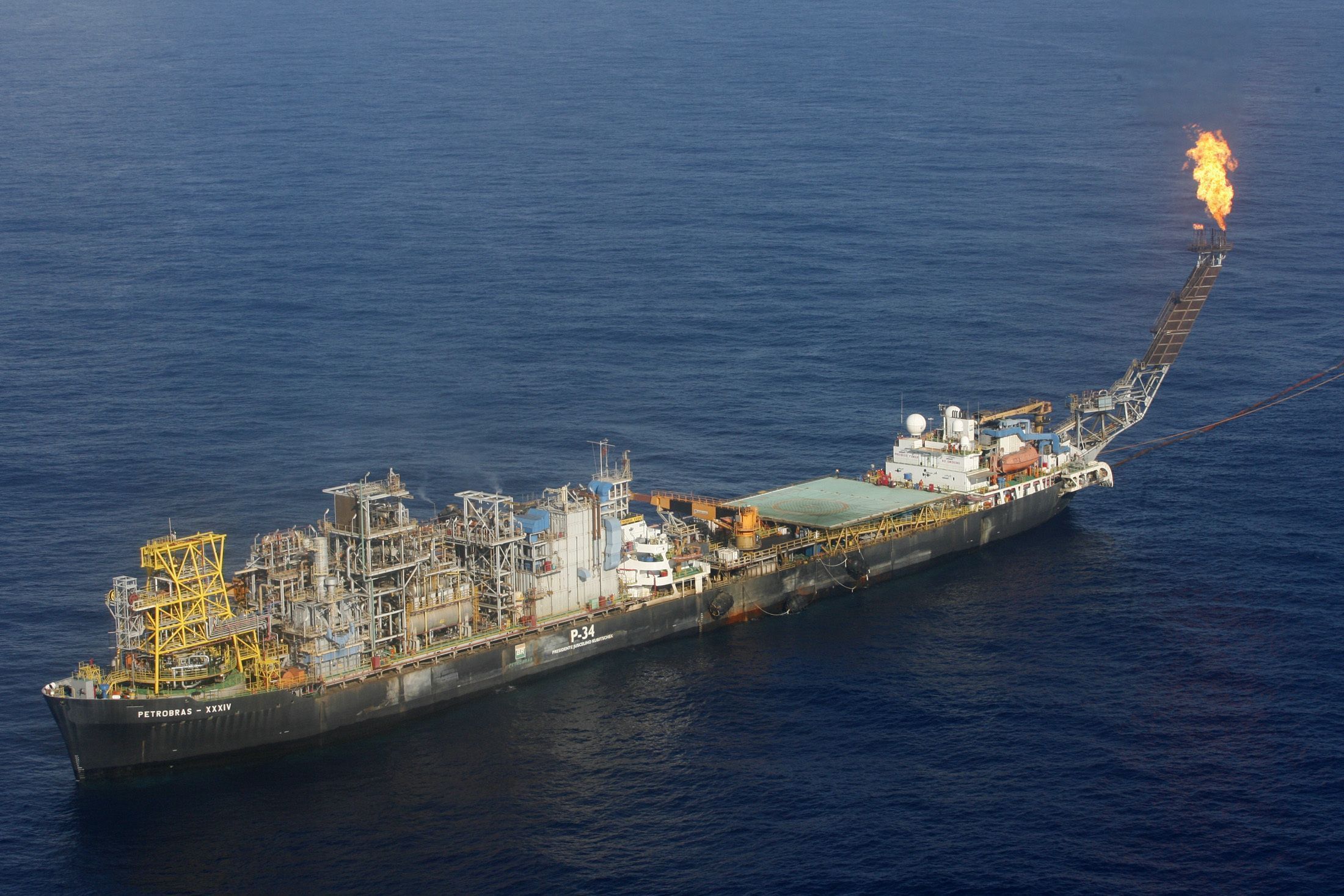 Petróleo fecha em alta com risco de colapso do cessar-fogo em Gaza
